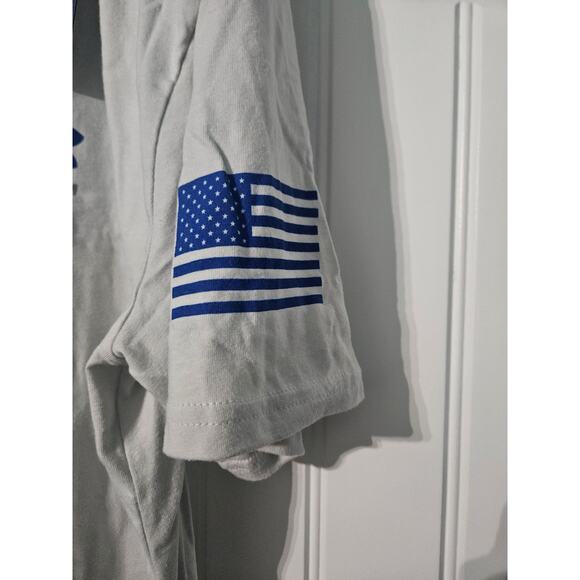 Mens Under Armour Freedom Shirt Light Gray in Large - Picture 2 of 4